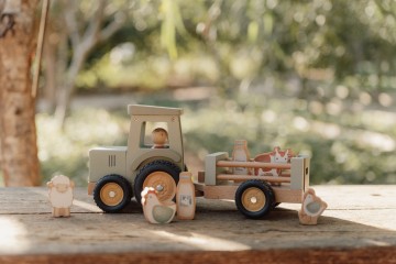 Ld7149   tractor with trailer   little farm 12