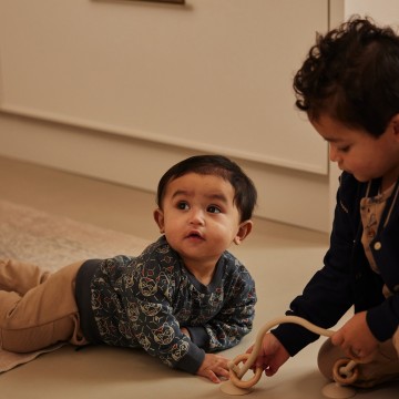 O56651 35 17 navy 137996