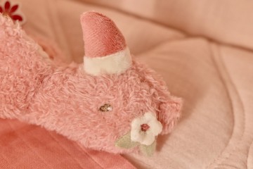 Squeeze rattle flamingo pink ld8301 2   shopify 1