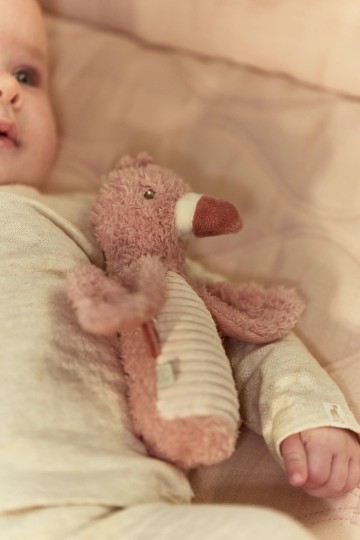 Squeeze rattle flamingo pink ld8301 4   shopify