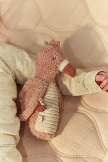 Squeeze rattle flamingo pink ld8301 6   shopify